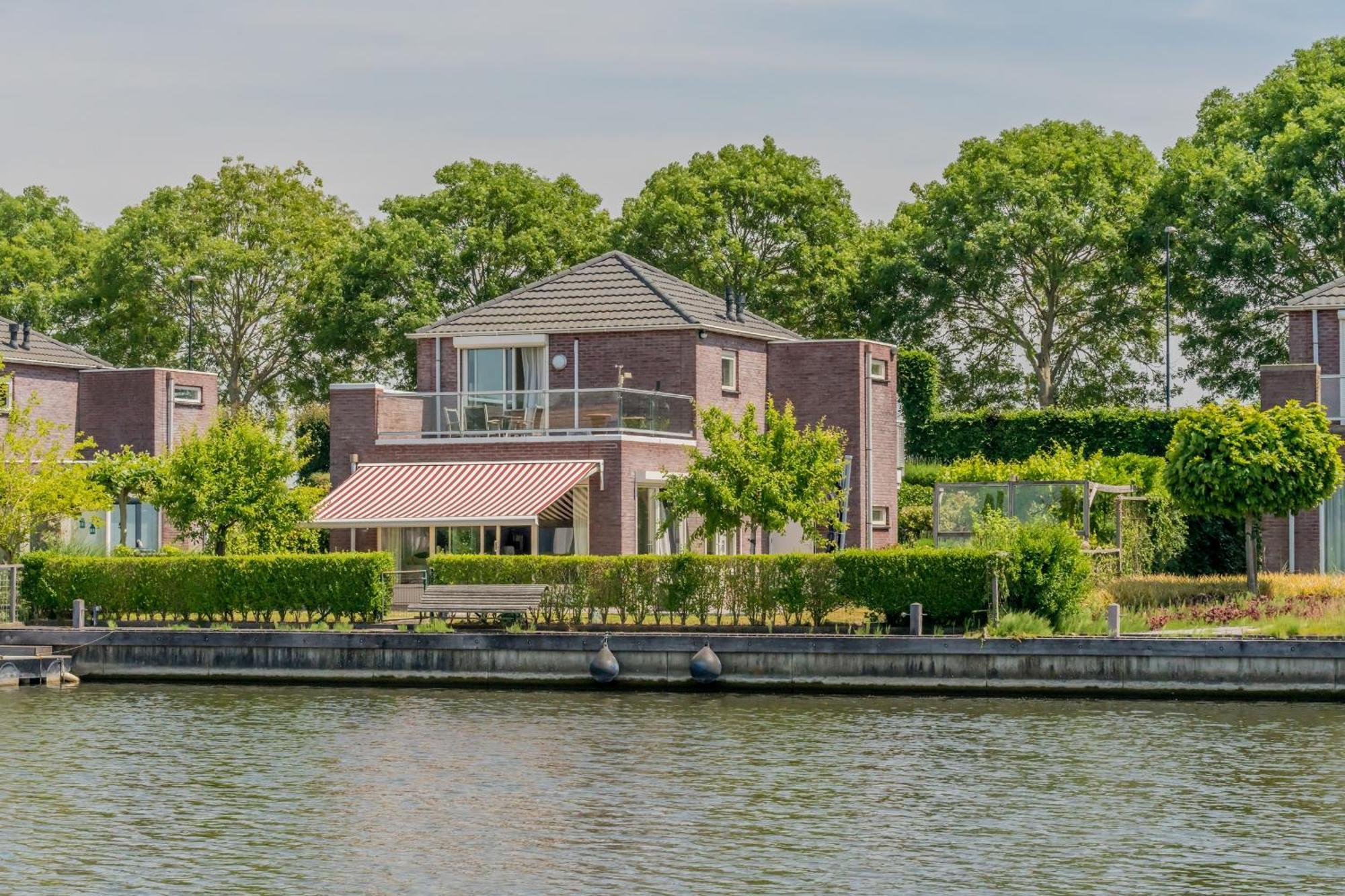 Nautic Rentals - Marinapark Oude-Tonge Exterior photo