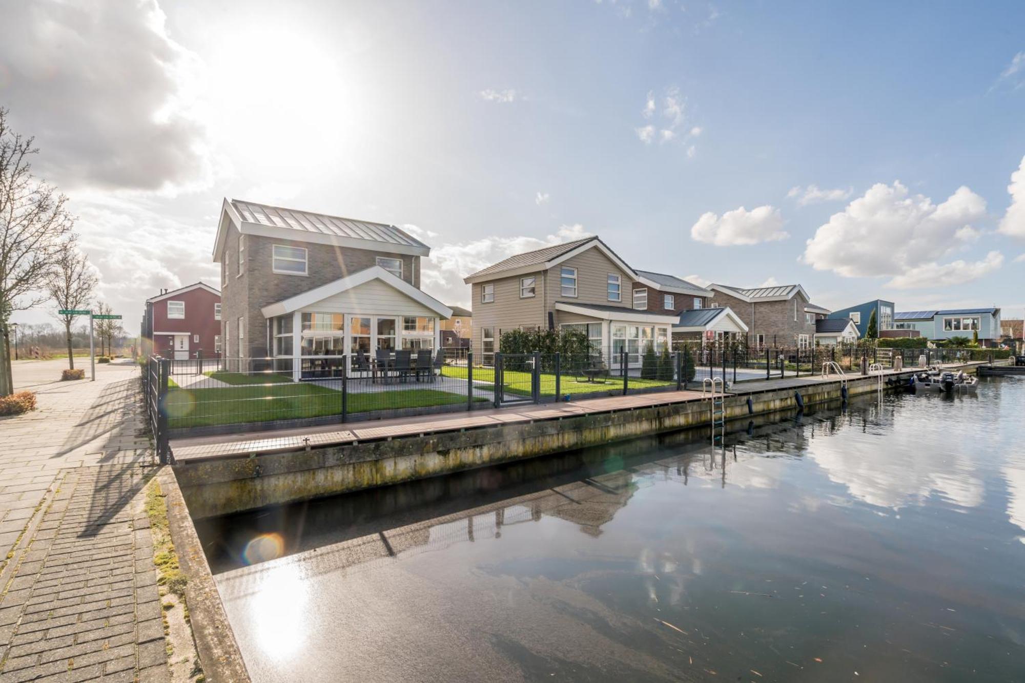 Nautic Rentals - Marinapark Oude-Tonge Exterior photo